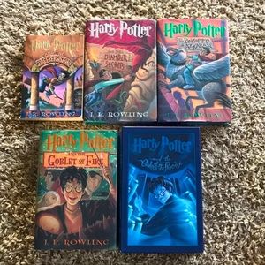 Like NEW!! Lot of 5 Harry Potter Books